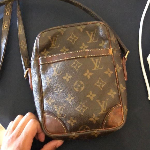 Louis Vuitton bag - Picture 1 of 3